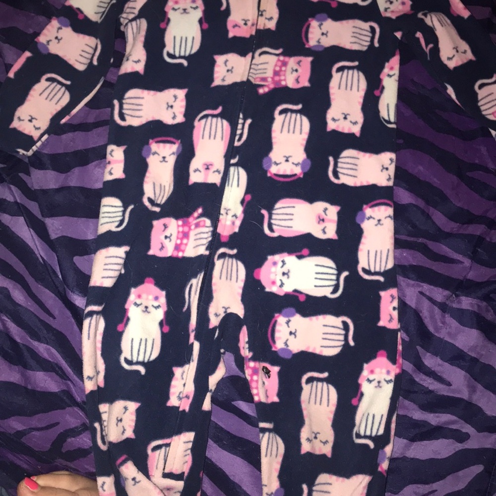 Girls sleeper with feet zip up